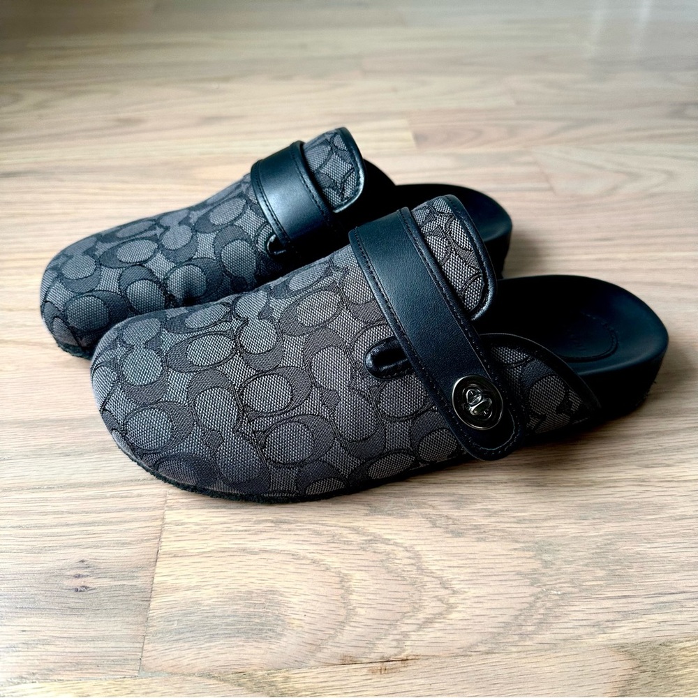 🌿 COACH Signature Clog